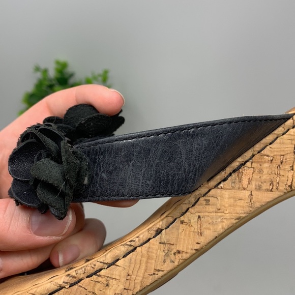 BORN Women's Sz 9 Kornelia Black Leather Flowers Sandals Thong Flip Flops Shoes - Picture 10 of 11